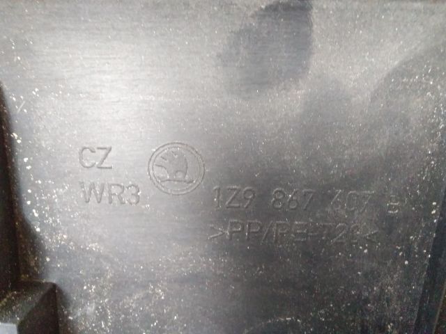 bontott SKODA OCTAVIA II Csomagtérajtó Kárpit