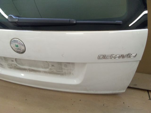 bontott SKODA OCTAVIA II Csomagtérajtó Kilincs