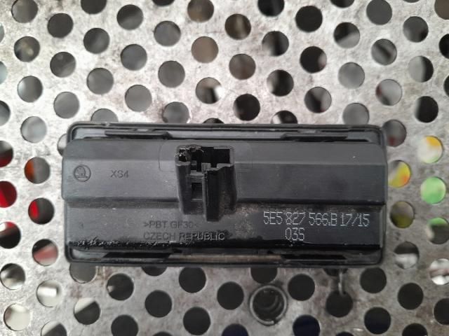 bontott SKODA OCTAVIA II Csomagtérajtó Kilincs