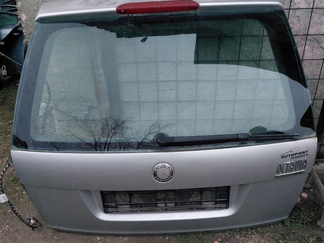 bontott SKODA OCTAVIA II Csomagtérajtó (Részeivel)