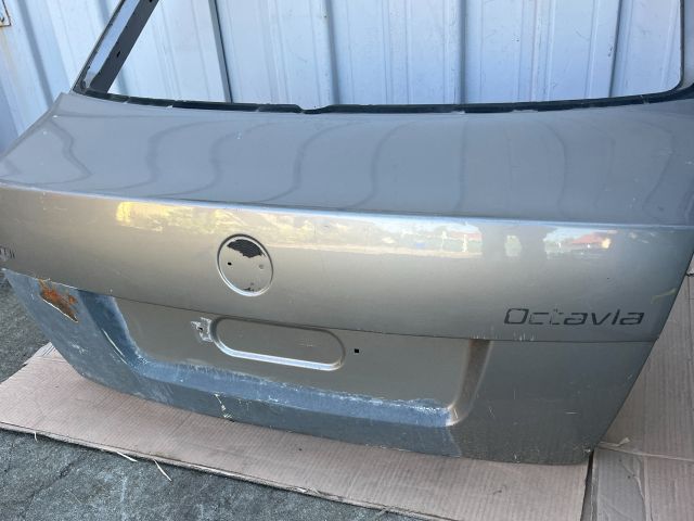 bontott SKODA OCTAVIA II Csomagtérajtó (Üres lemez)