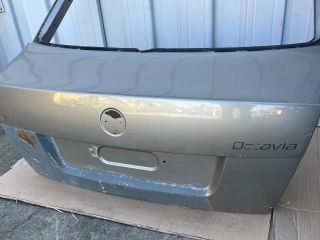 bontott SKODA OCTAVIA II Csomagtérajtó (Üres lemez)