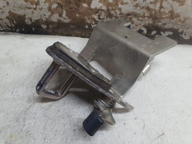 bontott SKODA OCTAVIA II Csomagtérajtó Ütköző