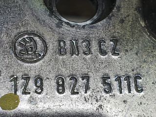 bontott SKODA OCTAVIA II Csomagtérajtó Ütköző