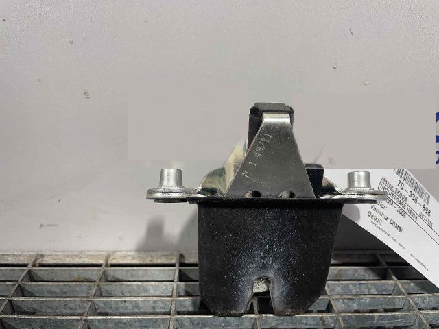 bontott SKODA OCTAVIA II Csomagtérajtó Ütköző