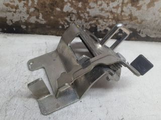 bontott SKODA OCTAVIA II Csomagtérajtó Ütköző