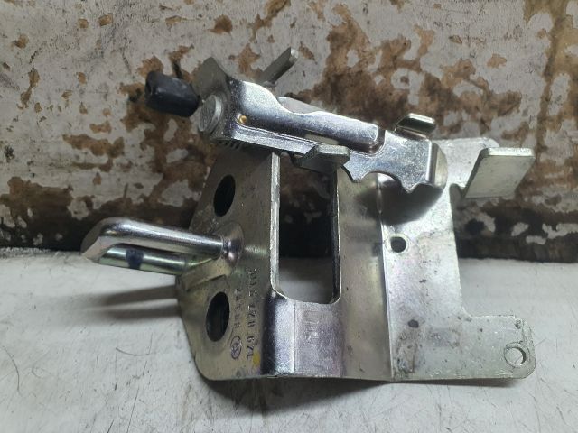 bontott SKODA OCTAVIA II Csomagtérajtó Ütköző