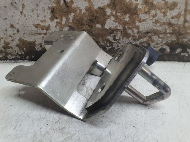 bontott SKODA OCTAVIA II Csomagtérajtó Ütköző