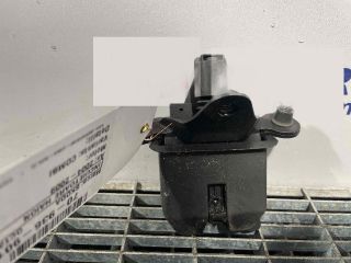 bontott SKODA OCTAVIA II Csomagtérajtó Ütköző