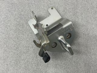 bontott SKODA OCTAVIA II Csomagtérajtó Ütköző