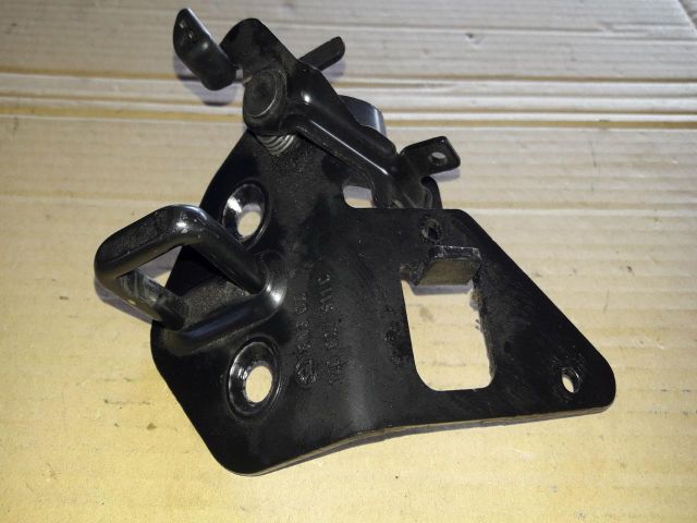 bontott SKODA OCTAVIA II Csomagtérajtó Ütköző