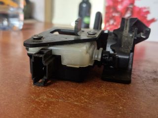 bontott SKODA OCTAVIA II Csomagtérajtó Zárszerkezet