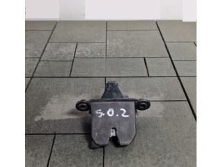 bontott SKODA OCTAVIA II Csomagtérajtó Zárszerkezet