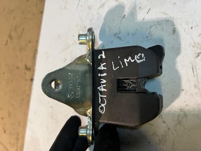 bontott SKODA OCTAVIA II Csomagtérajtó Zárszerkezet