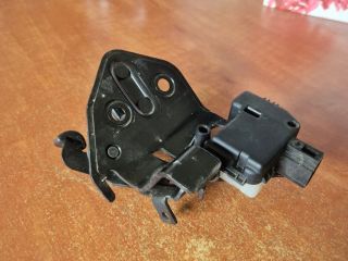 bontott SKODA OCTAVIA II Csomagtérajtó Zárszerkezet