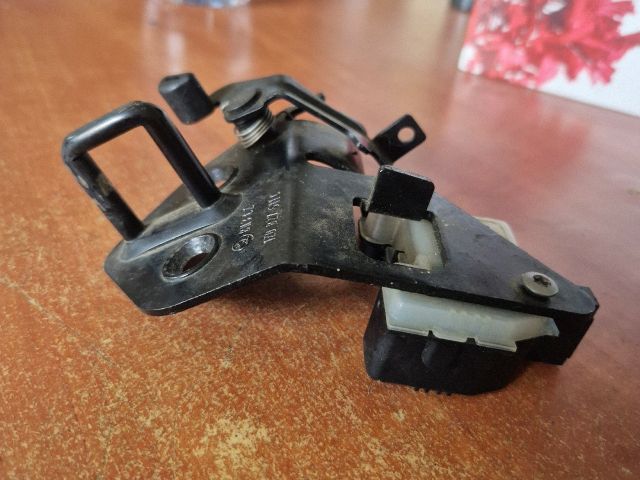 bontott SKODA OCTAVIA II Csomagtérajtó Zárszerkezet