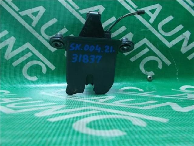 bontott SKODA OCTAVIA II Csomagtérajtó Zárszerkezet