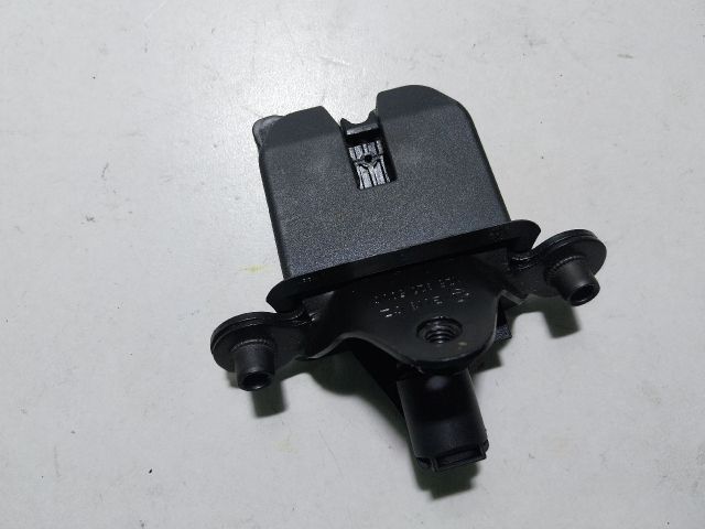 bontott SKODA OCTAVIA II Csomagtérajtó Zárszerkezet