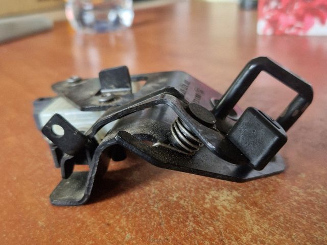 bontott SKODA OCTAVIA II Csomagtérajtó Zárszerkezet