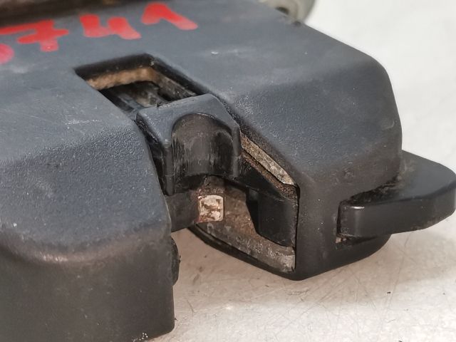 bontott SKODA OCTAVIA II Csomagtérajtó Zárszerkezet