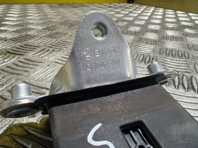 bontott SKODA OCTAVIA II Csomagtérajtó Zárszerkezet