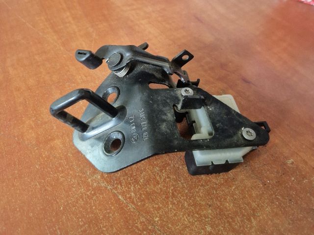 bontott SKODA OCTAVIA II Csomagtérajtó Zárszerkezet