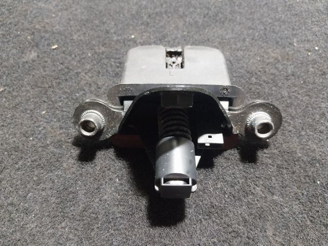 bontott SKODA OCTAVIA II Csomagtérajtó Zárszerkezet