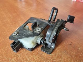 bontott SKODA OCTAVIA II Csomagtérajtó Zárszerkezet