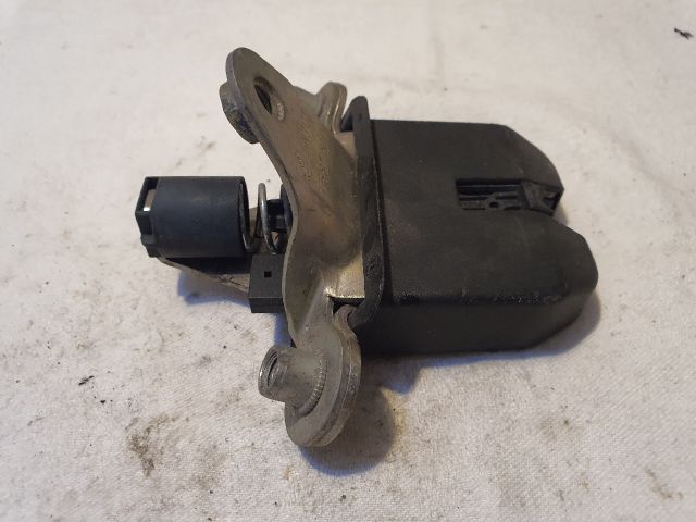 bontott SKODA OCTAVIA II Csomagtérajtó Zárszerkezet