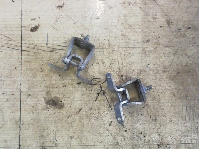 bontott SKODA OCTAVIA II Csomagtérajtó Zsanér