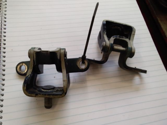 bontott SKODA OCTAVIA II Csomagtérajtó Zsanér