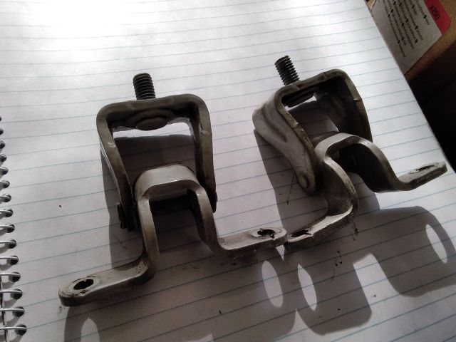 bontott SKODA OCTAVIA II Csomagtérajtó Zsanér