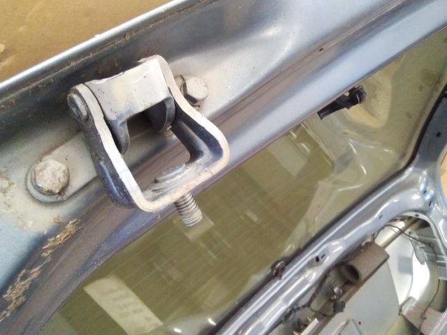 bontott SKODA OCTAVIA II Csomagtérajtó Zsanér