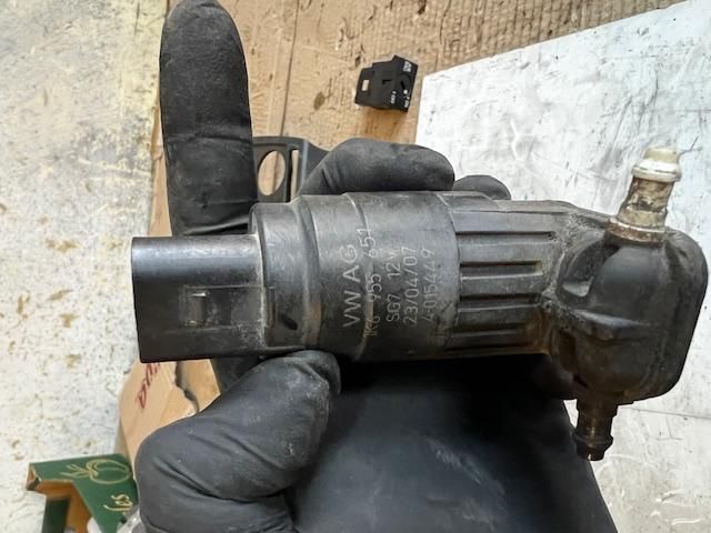 bontott SKODA OCTAVIA II Első Ablakmosó Szivattyú