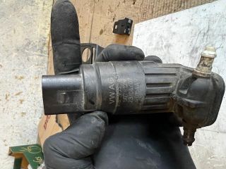 bontott SKODA OCTAVIA II Első Ablakmosó Szivattyú