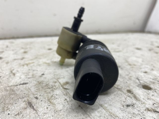 bontott SKODA OCTAVIA II Első Ablakmosó Szivattyú