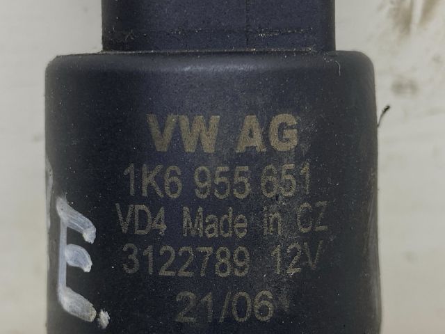 bontott SKODA OCTAVIA II Első Ablakmosó Szivattyú