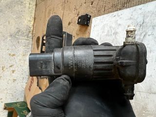 bontott SKODA OCTAVIA II Első Ablakmosó Szivattyú