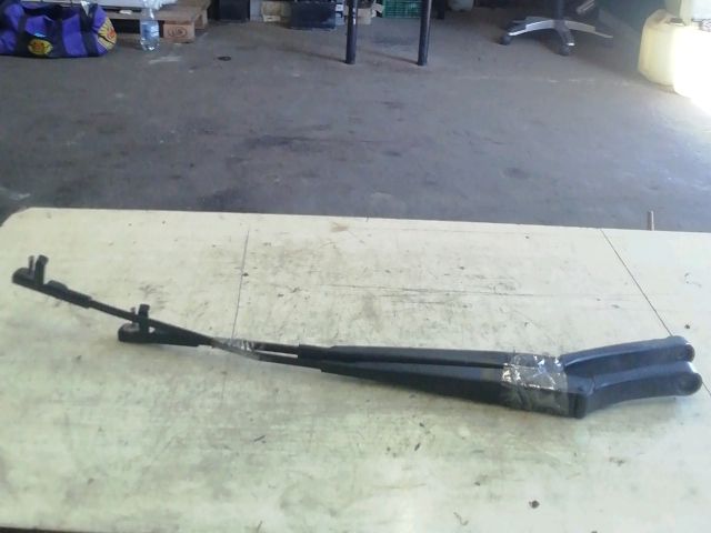 bontott SKODA OCTAVIA II Első Ablaktörlő Kar