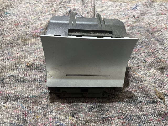 bontott SKODA OCTAVIA II Első Hamutartó