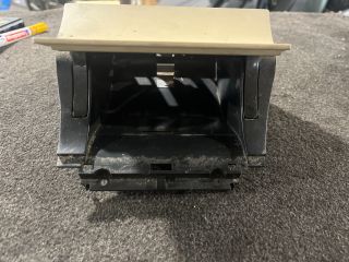 bontott SKODA OCTAVIA II Első Hamutartó