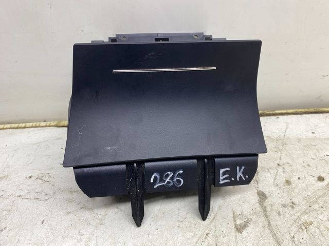 bontott SKODA OCTAVIA II Első Hamutartó