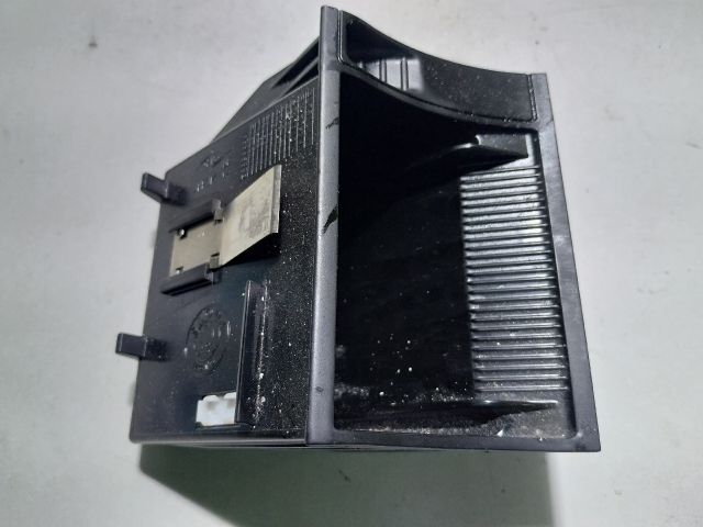 bontott SKODA OCTAVIA II Első Hamutartó