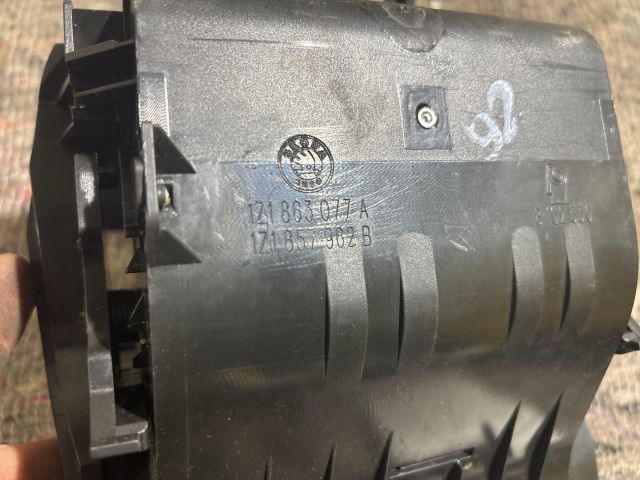 bontott SKODA OCTAVIA II Első Hamutartó