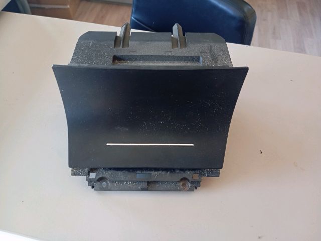 bontott SKODA OCTAVIA II Első Hamutartó