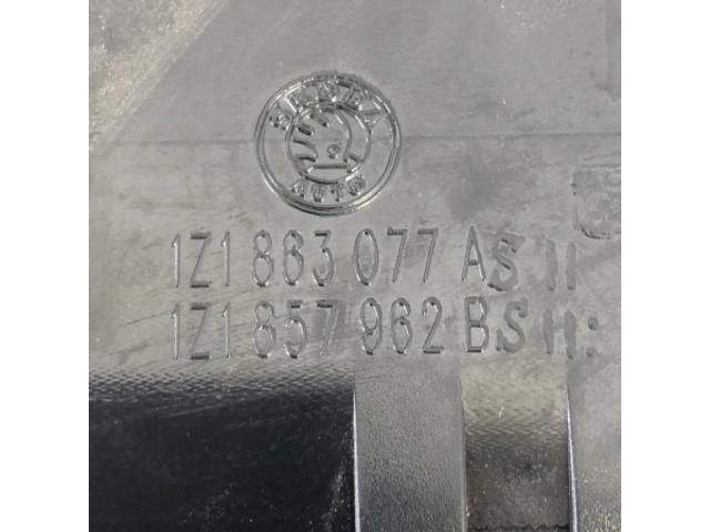 bontott SKODA OCTAVIA II Első Hamutartó