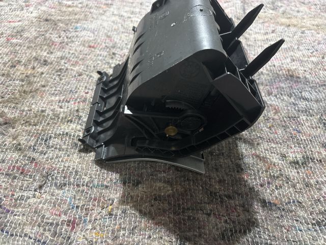 bontott SKODA OCTAVIA II Első Hamutartó