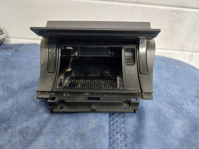 bontott SKODA OCTAVIA II Első Hamutartó