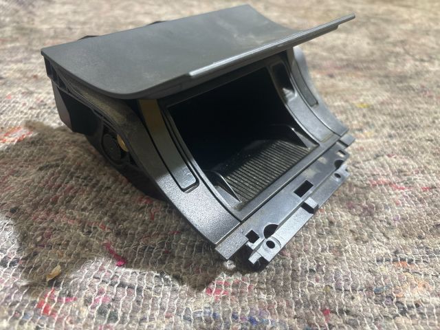 bontott SKODA OCTAVIA II Első Hamutartó