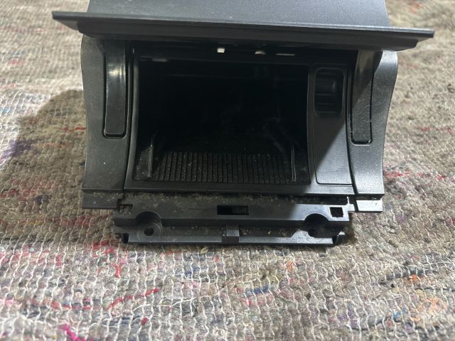 bontott SKODA OCTAVIA II Első Hamutartó